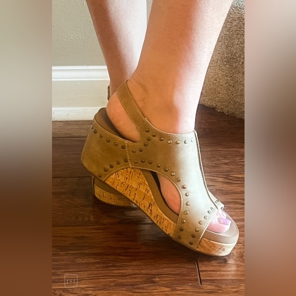 New! corkys footwear carley wedge sandal in taupe oil pu with studs - Picture 5 of 10